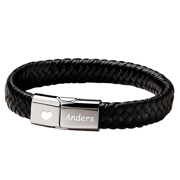 Armbånd i sort læder og sølv rustfrit stål med gravering Navn og hjerte 